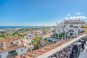 Ático dúplex de lujo. 4 dormitorios y 5 baños. Vistas al mar y la montaña. Marbella photo 0
