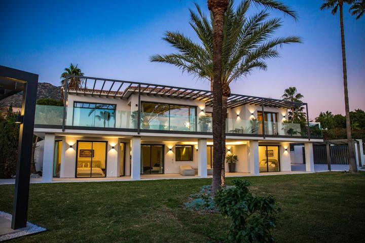 Villa de lujo de 5 dormitorios y 5 baños en Nagüeles, Marbella photo 0