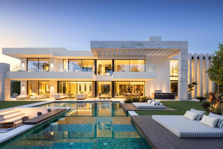 Villa de lujo de 6 dormitorios y 7 baños en Nueva Andalucía, Marbella photo 0