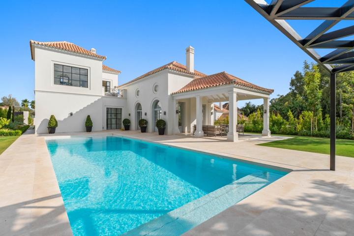 Villa de lujo de 4 dormitorios y 5 baños en Nueva Andalucía, Marbella photo 0