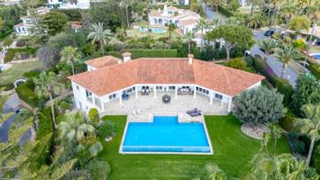 Villa de lujo reformada. 4 dormitorios, 4 baños, vistas al mar y la montaña. Las Chapas, Marbella photo 0