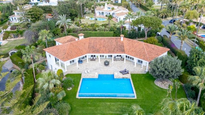 Villa de lujo reformada. 4 dormitorios, 4 baños, vistas al mar y la montaña. Las Chapas, Marbella photo 0