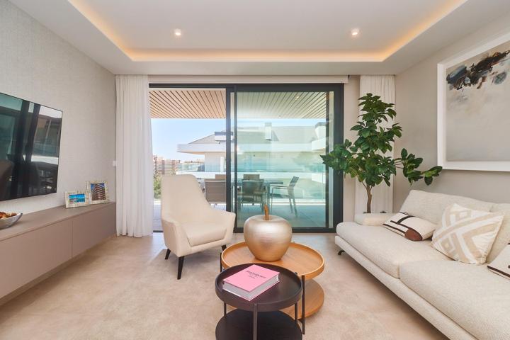 Apartamento de lujo. 3 dormitorios y 2 baños. Vistas al mar. Fuengirola Centro photo 0