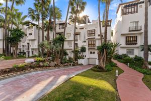 Apartamento de lujo. 3 Dormitorios y 3 Baños. Puente Romano, Marbella photo 0