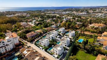 Villa de 3 dormitorios y 3 baños con solarium y vistas al mar. Estepona photo 0