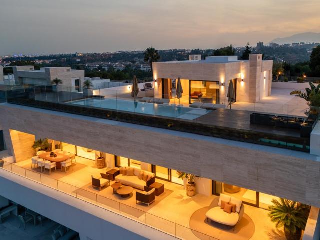 Dúplex de lujo con vistas al mar. 4 dormitorios y 4 baños. Lomas de Marbella photo 0