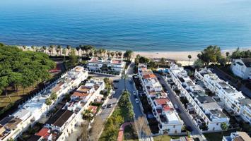 Adosado junto al mar. 4 dormitorios y 4 baños. Milla de Oro, Marbella photo 0