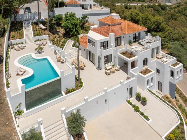 Villa de lujo con vistas al mar. 5 dormitorios y 5 baños. Lomas de Nueva Andalucía, Marbella photo 0