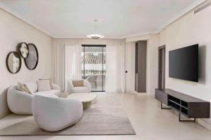 Apartamento reformado en Puerto Banús. 2 dormitorios, 2 baños, terraza. Marbella photo 0