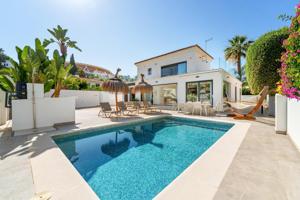 Villa de lujo cerca de Puerto Banús. 4 dormitorios y 3 baños. Nueva Andalucía, Marbella photo 0