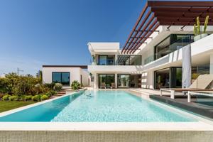 Villa de lujo con vistas al mar. 5 dormitorios, 5 baños. Cancelada, Estepona photo 0