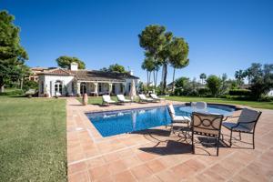 Encantadora villa de lujo de 7 dormitorios y 7 baños en Sierra Blanca, Marbella photo 0