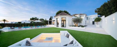Villa de lujo reformada con vistas al Golf. 5 dormitorios y 5 baños. Nueva Andalucía, Marbella photo 0