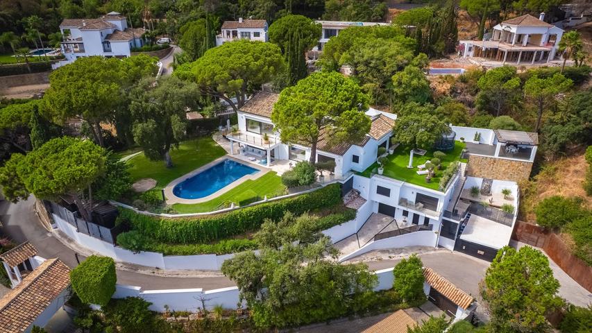 Villa de lujo con vistas panorámicas. 8 dormitorios, 6 baños. El Madroñal, Benahavís photo 0