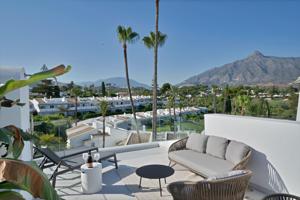 Ático dúplex reformado con vistas a la montaña. 2 dormitorios, 2 baños. Nueva Andalucía, Marbella photo 0