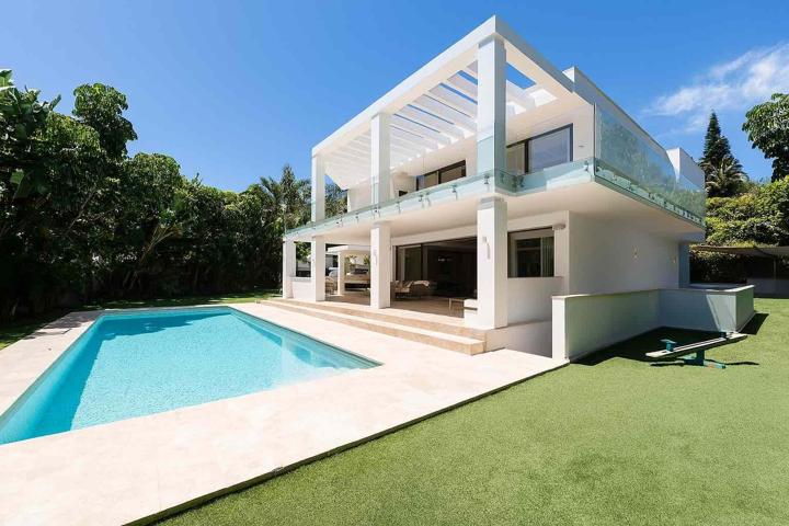 Villa de lujo de 5 dormitorios y 5 baños en La Quinta, Benahavís photo 0