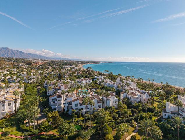 Apartamento de lujo con vistas al mar. 2 dormitorios y 2 baños. Costalita, Estepona photo 0