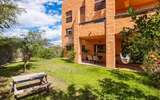 Apartamento planta baja reformado. 3 dormitorios, 2 baños. La Alquería, Benahavís photo 0