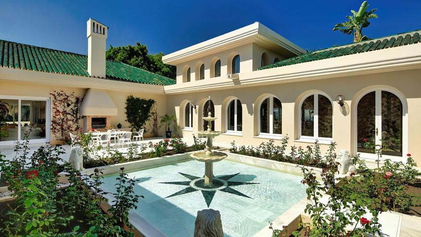 Villa de lujo con vistas al mar. 10 dormitorios y 10 baños. Urbanización Río Real, Marbella photo 0