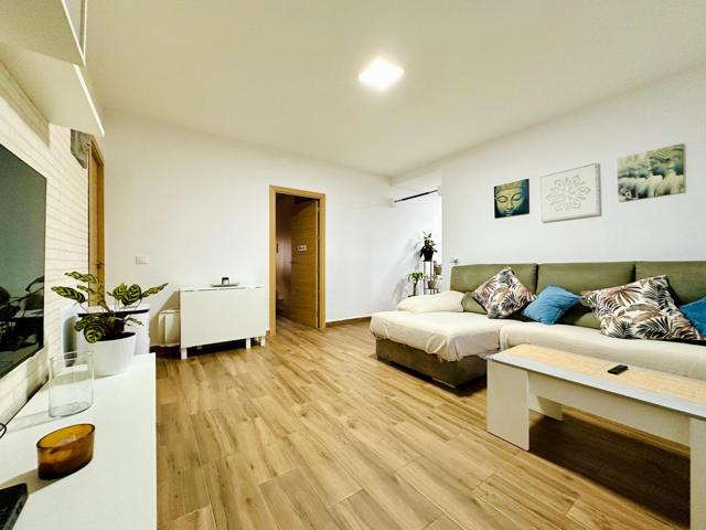 Piso reformado en planta baja . photo 0