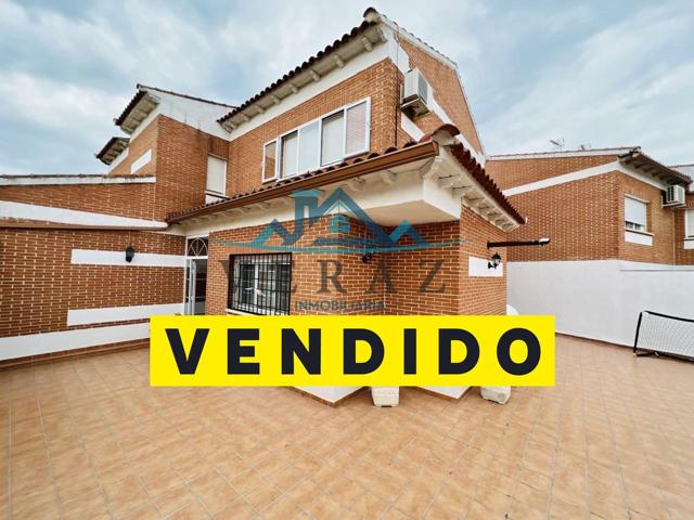Pareado en venta en Calera y Chozas de 157 m2 photo 0