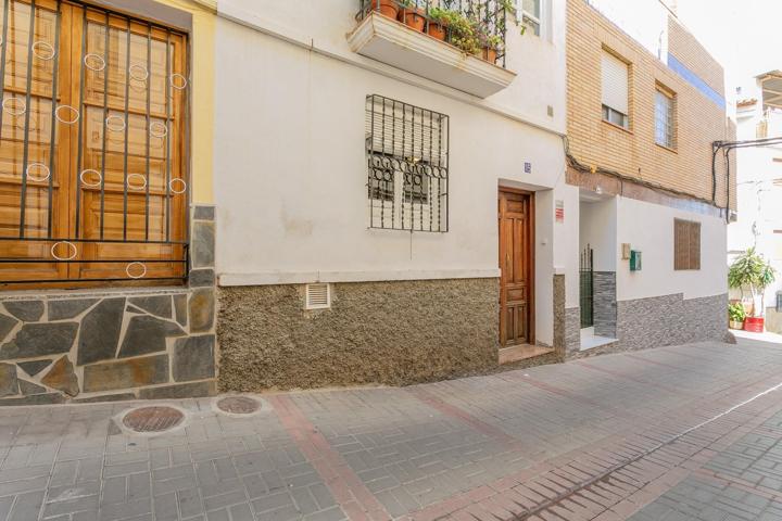 FANTÁSTICA CASA ADOSADA TOTALMENTE REFORMADA EN LANJARÓN photo 0