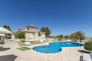 Chalet de lujo con gran jardin y piscina en Ogijares photo 0