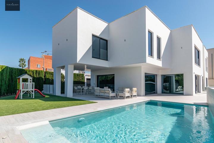 ESPECTACULAR CHALET EN MONTELUZ CON PISCINA Y GIMNASIO CON JACUZZI photo 0