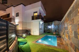 Chalet pareado de lujo en Huetor Vega con piscina photo 0