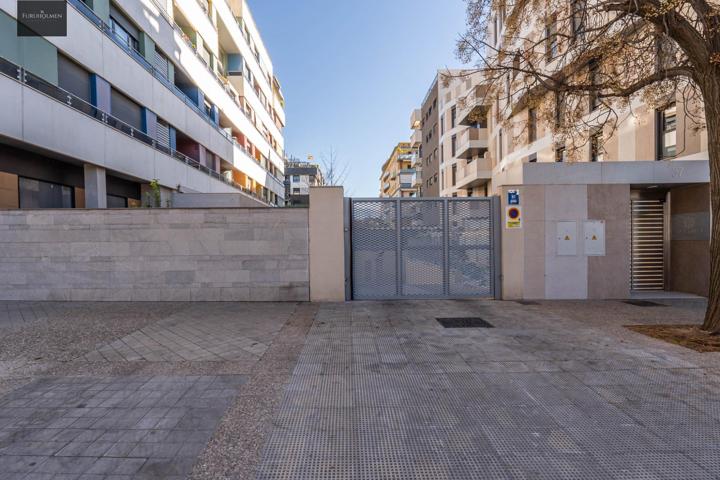 Fantástico piso premium con piscina y garaje en Zona Forum junto a la Ciudad de la Justicia photo 0