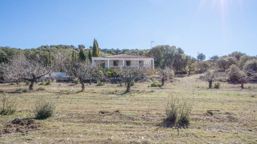 Cortijo con finca rustica en Iznalloz photo 0