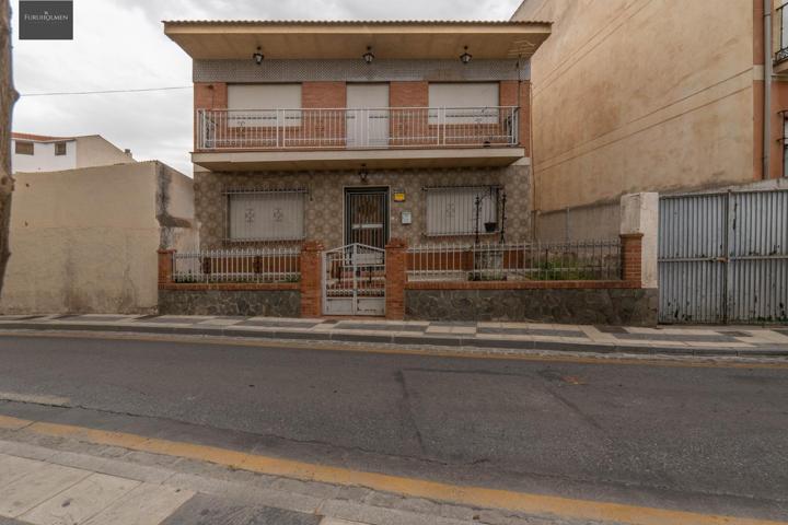 SE VENDE CASA CON UNA PARCELA DE 518 m2 (EN EL CENTRO DE LOS OGÍJARES). photo 0