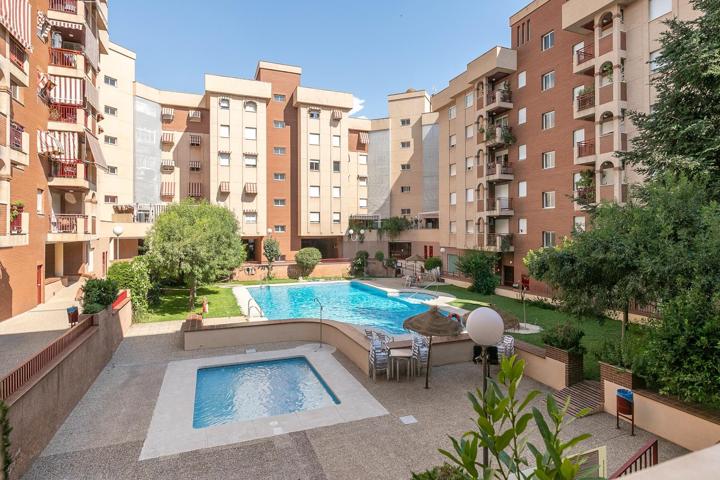 Piso en Urbanización con Piscina en Zona Periodistas junto a Avenida de Andalucia photo 0