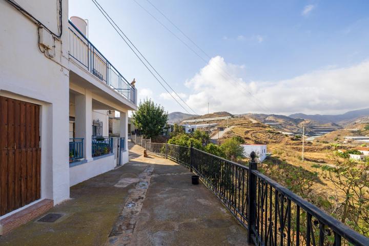¡Espectacular vivienda con vistas increíbles al mar y montaña! photo 0