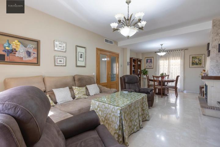 Encantadora casa pareada en El Chaparral (Albolote), reformada y lista para entrar a vivir photo 0