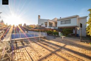 Unifamiliar En venta en Área De Granada, Huetor Vega photo 0