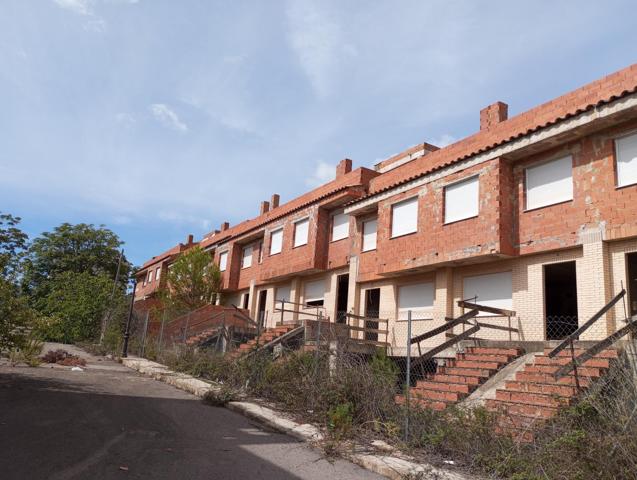 Viviendas adosadas en construcción en Figueroles photo 0