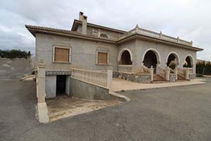 Chalet en venta en Crevillente (Alicante) photo 0