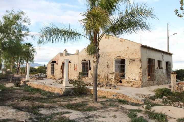 Casa de campo en venta en Callosa de Segura (Alicante), cerca de Catral photo 0