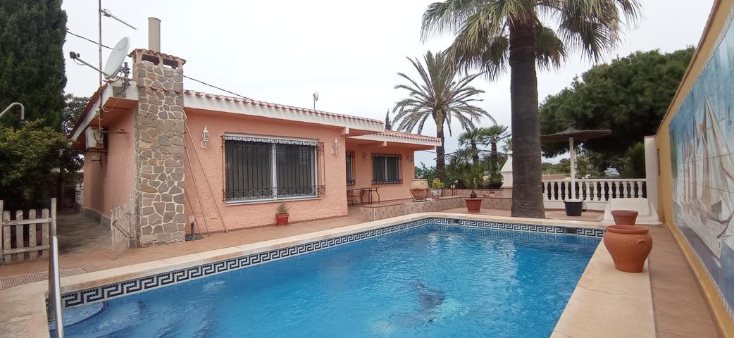 SE VENDE VILLA EN EL CARMOLÍ LOS URRUTIAS CON PARCELA Y PISCINA. photo 0