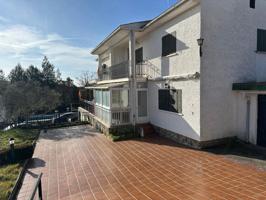 Unifamiliar Pareada En venta en Avenida Gargüera, Navalafuente photo 0