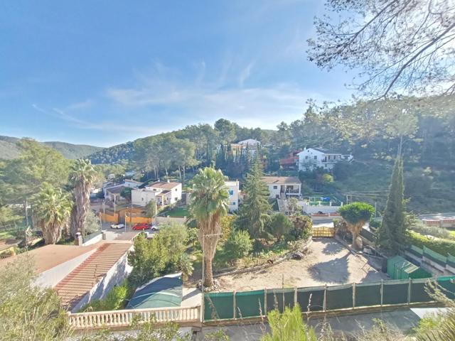 ¡Dos terrenos amplios y bien orientados! photo 0