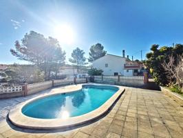 Casa esquinera, excelente ubicación, con piscina y vistas photo 0