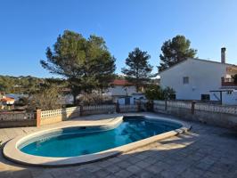 Casa esquinera, excelente ubicación, con piscina y vistas photo 0