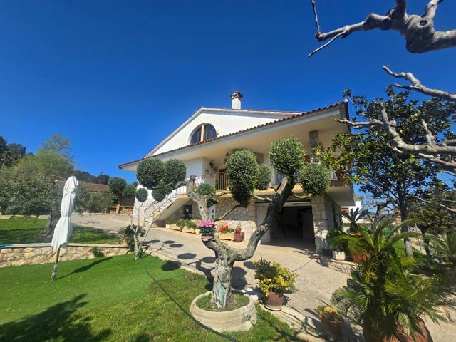 Distinción, privacidad y estilo en el corazón de Canyelles – Una finca excepcional photo 0