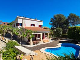 Elegante y Acogedora vivienda con un precioso jardín y piscina. photo 0