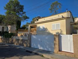 Casa independiente con piscina en el mismo pueblo de Canyelles: espacio y calidad de vida entre el mar y el viñedo photo 0