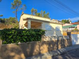 Casa independiente con piscina en el mismo pueblo de Canyelles: espacio y calidad de vida entre el mar y el viñedo photo 0