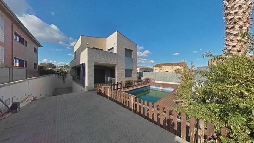 Gran casa con garaje y piscina photo 0