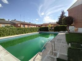 Chalet en venta en Cobeña photo 0